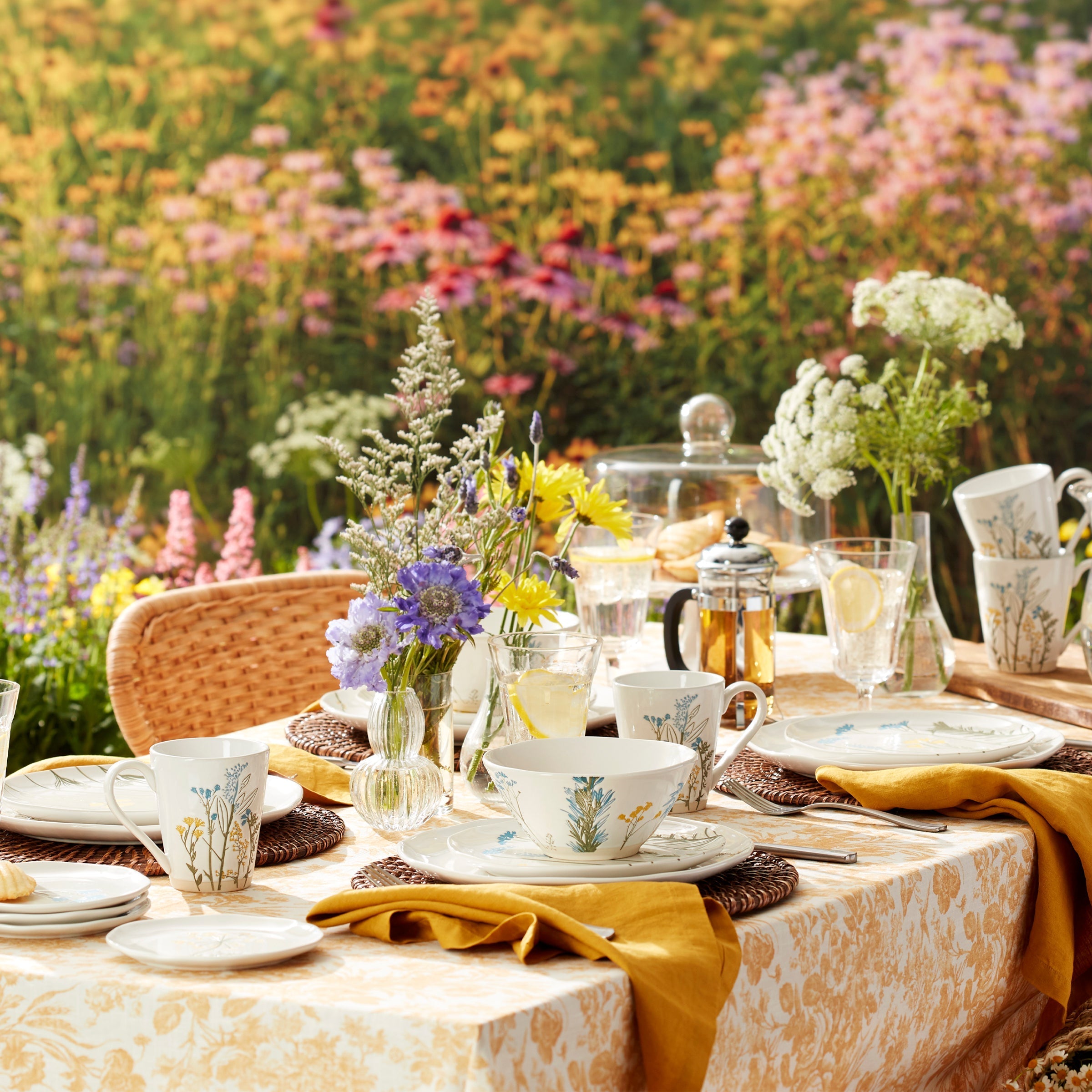 Lenox Premium Wildflowers 16-Piece Dinnerware Set - Image 5