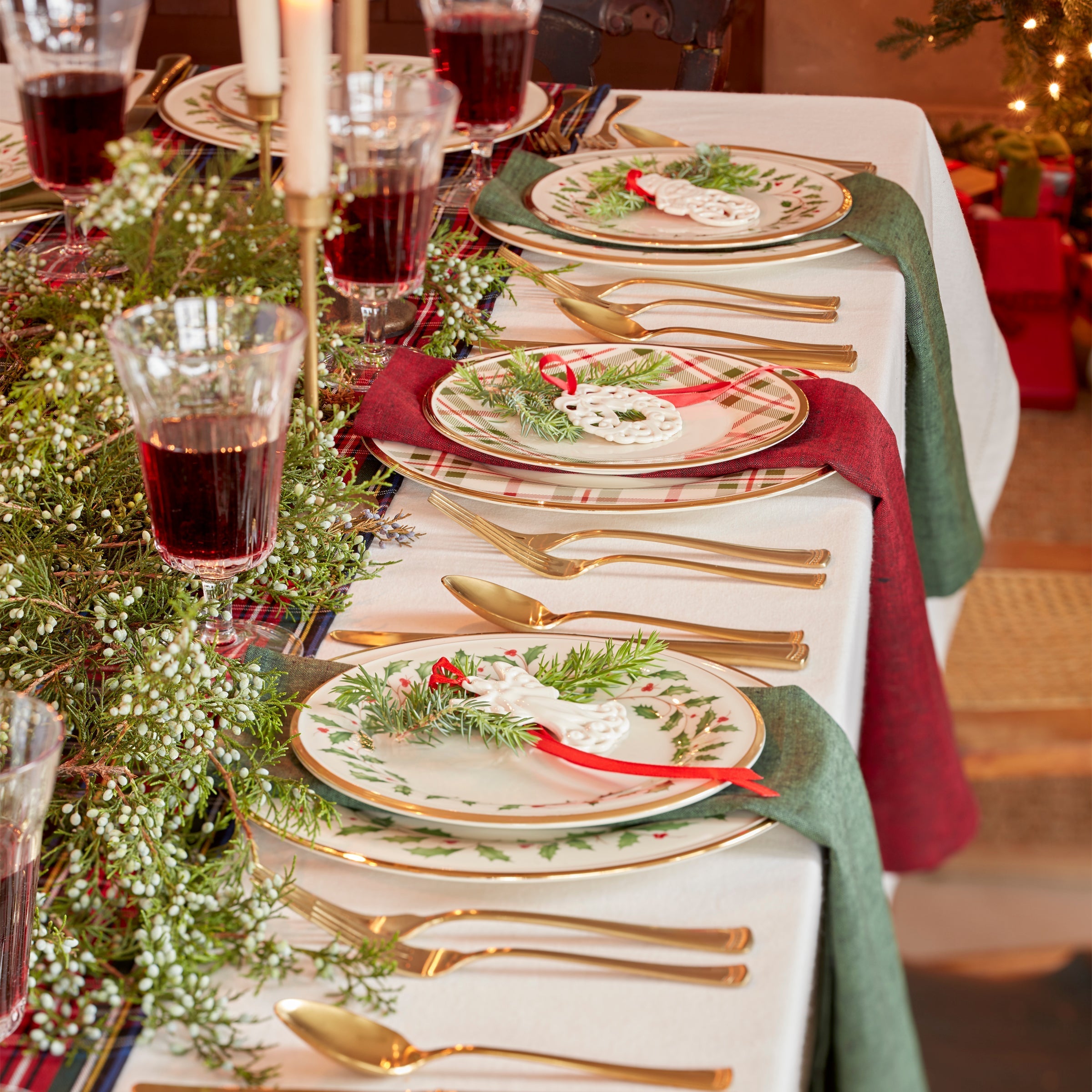 Lenox Premium Holiday 12-Piece Plate & Mug Dinnerware Set - Image 5