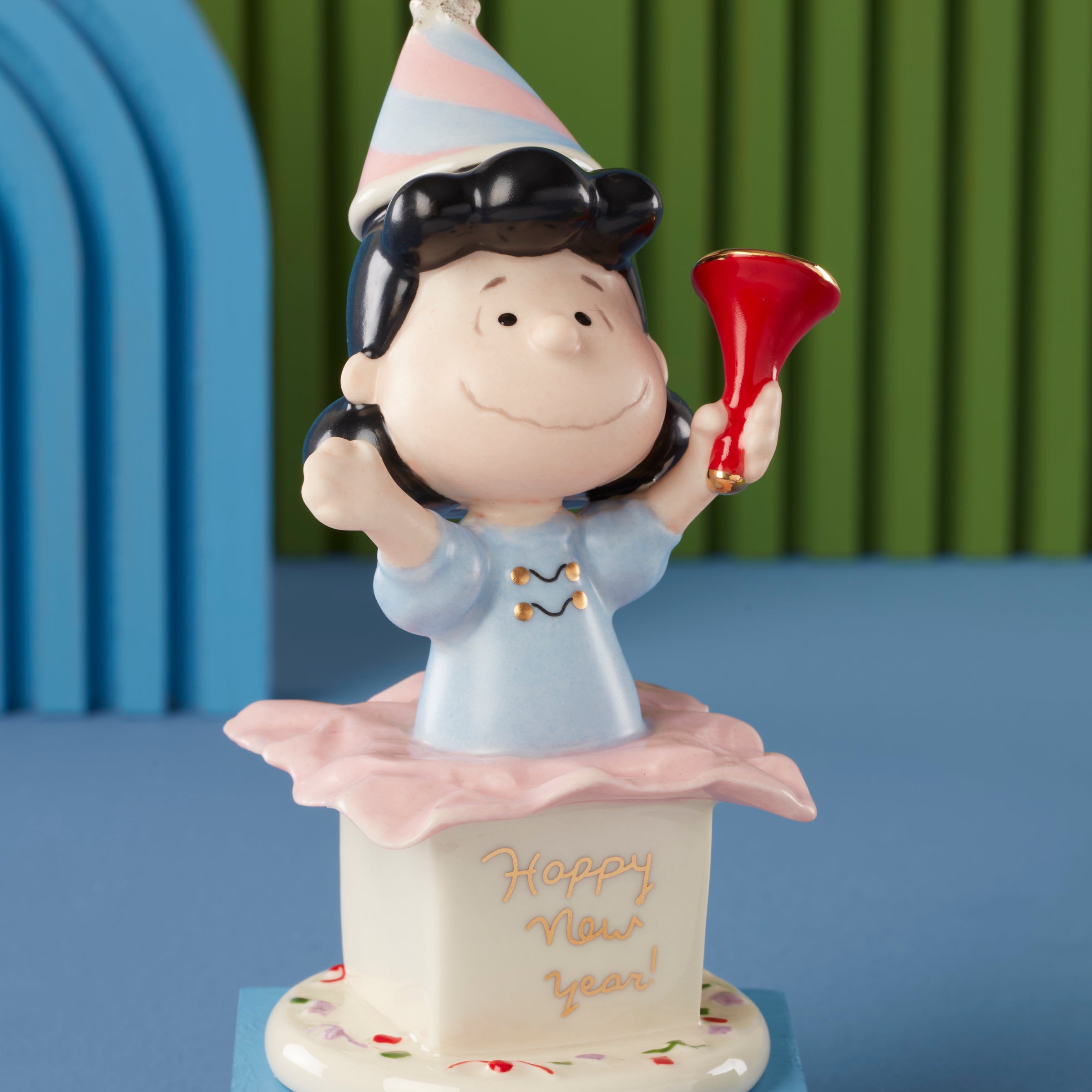 Lenox Premium Happy New Year Charlie Brown 5-Piece Figurine Set - Image 7