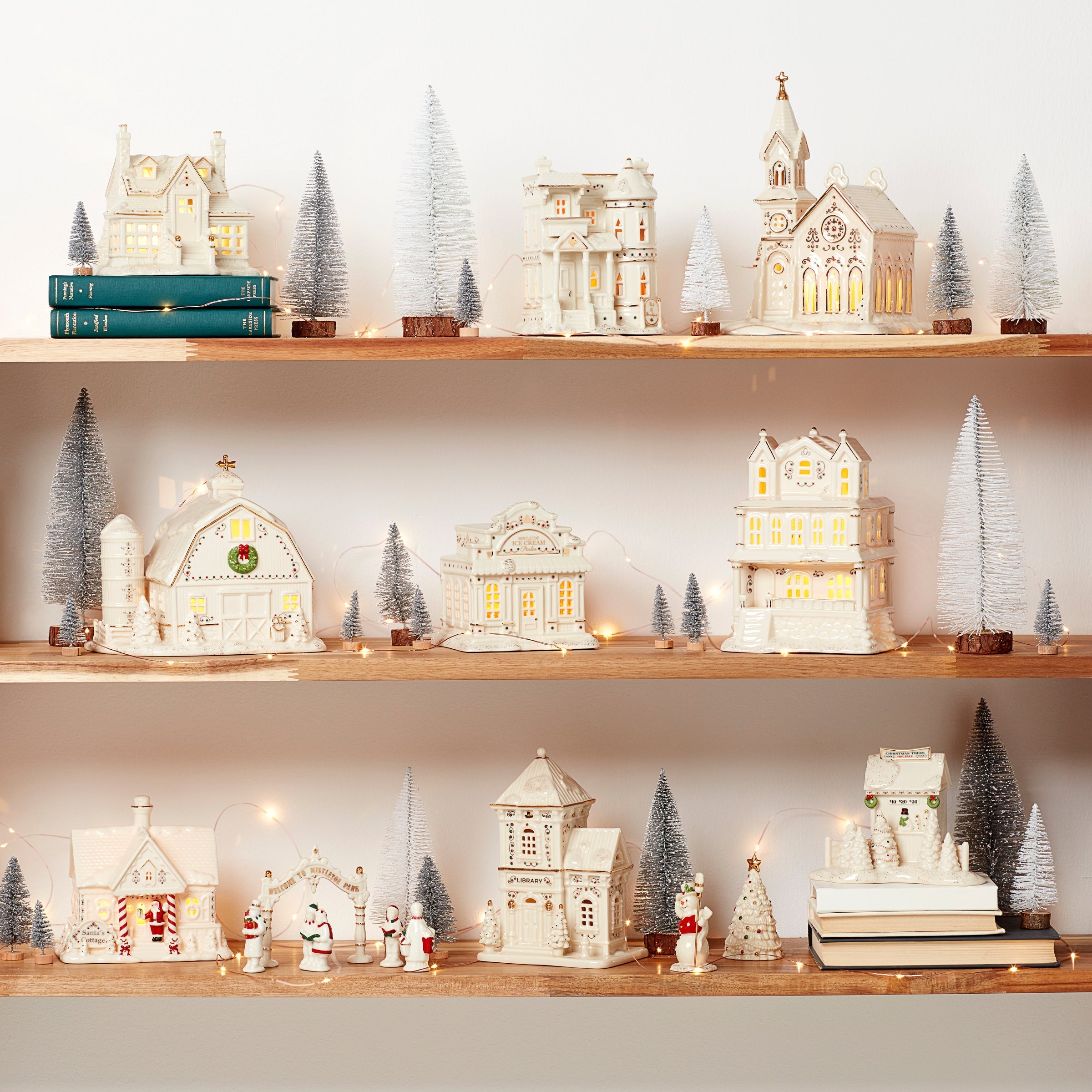 Lenox Premium Mistletoe Park Lit Barn Figurine - Image 5