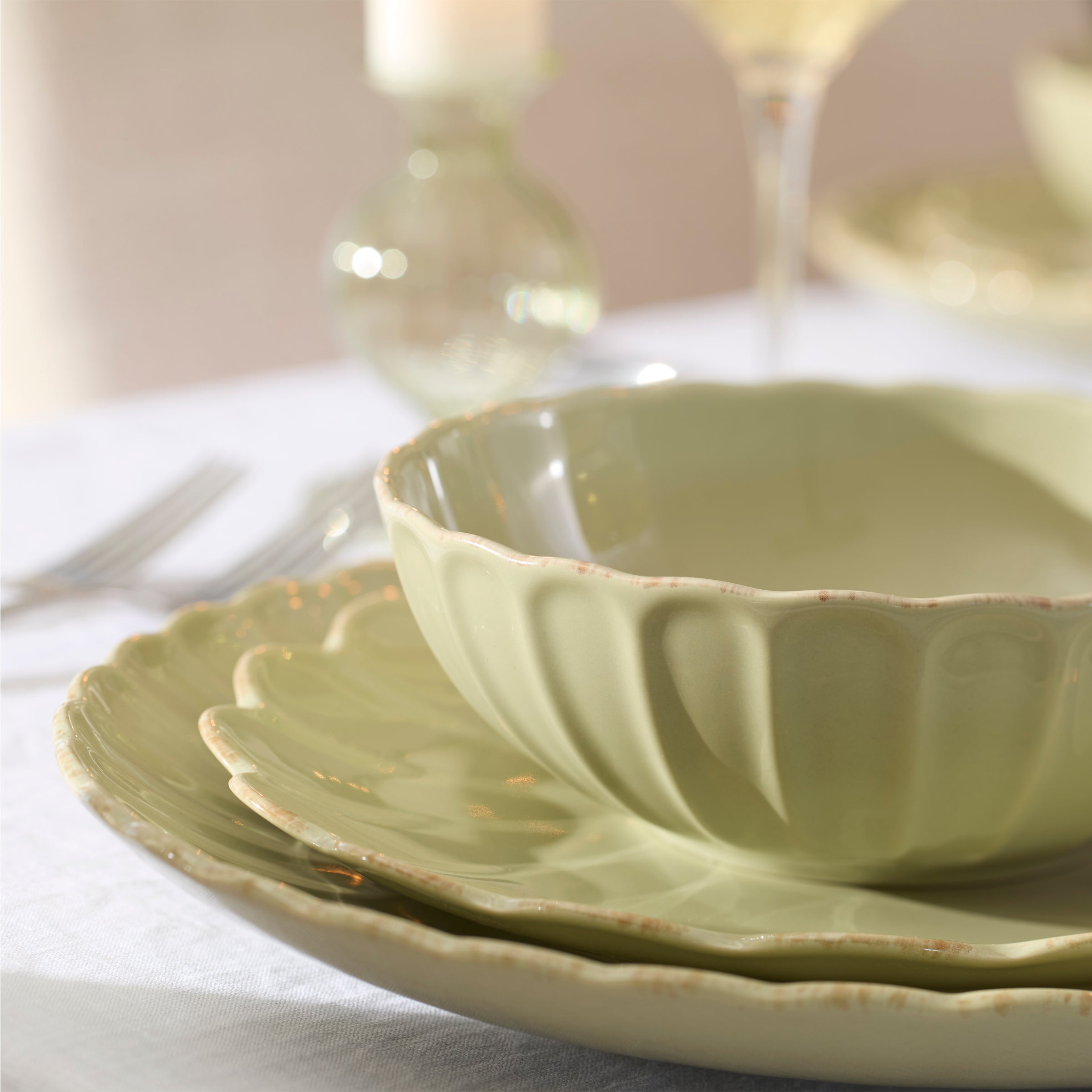 Lenox Premium French Perle Scallop Matcha 18-Piece Dinnerware Set - Image 2