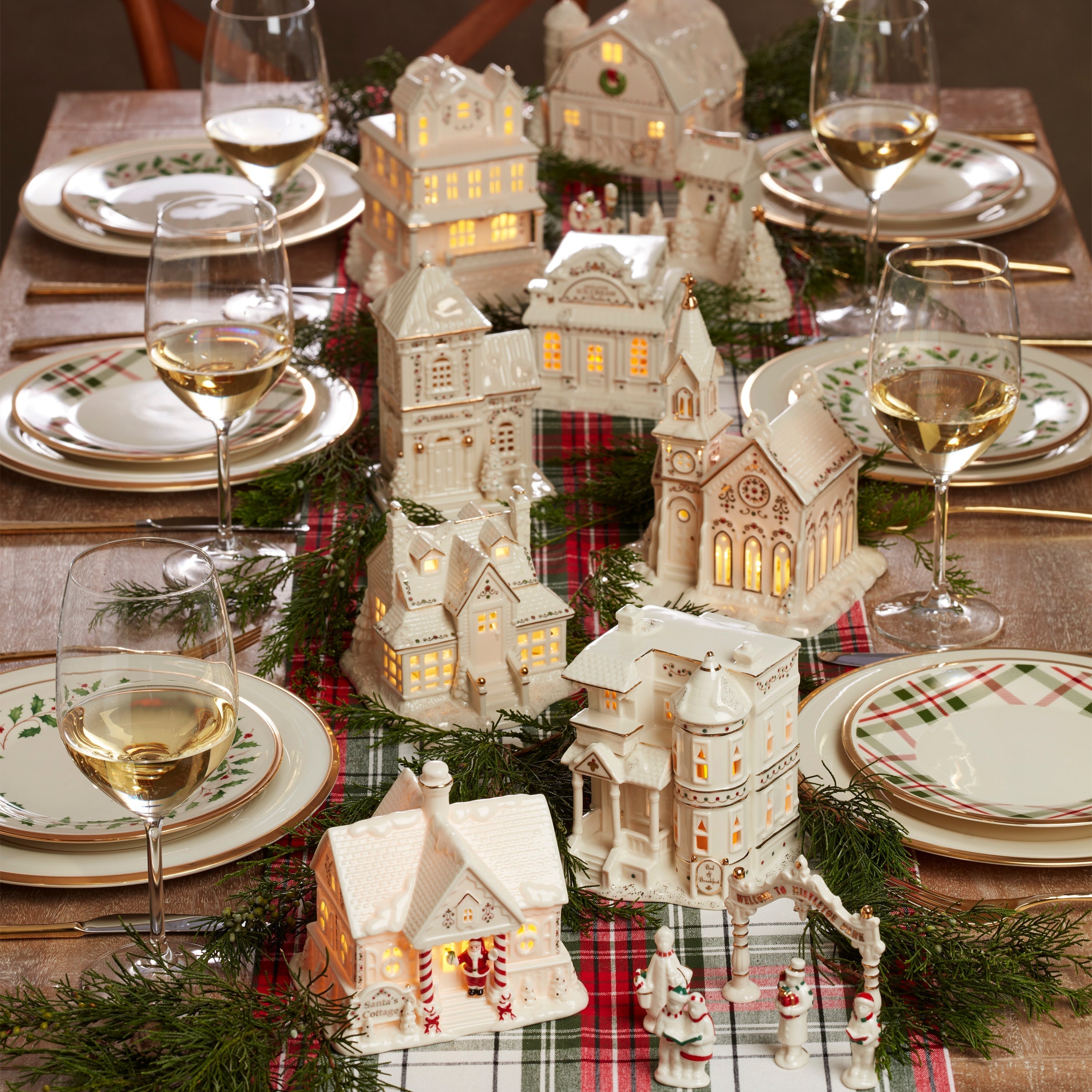 Lenox Premium Mistletoe Park Lit Barn Figurine - Image 3
