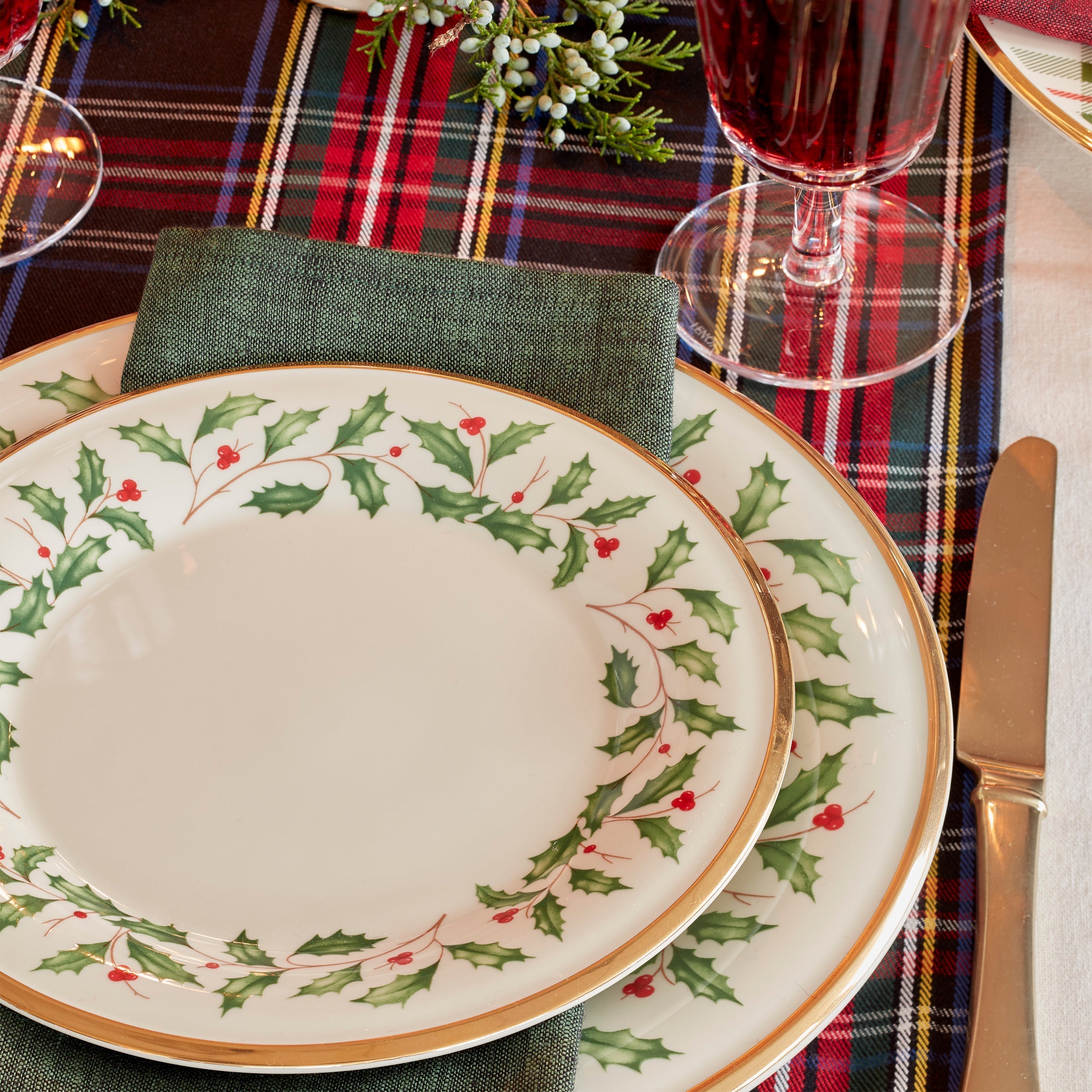 Lenox Premium Holiday 12-Piece Plate & Mug Dinnerware Set - Image 2