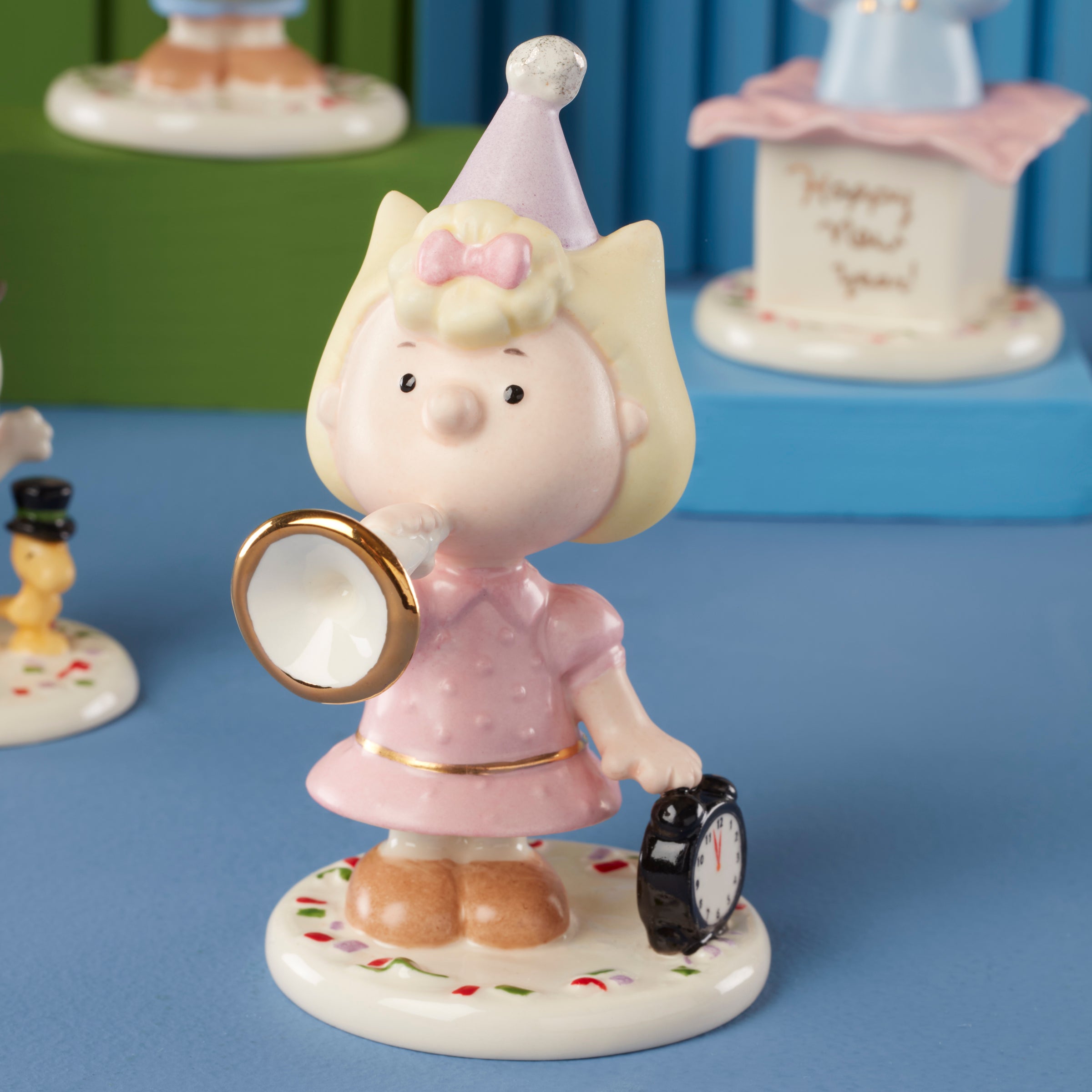 Lenox Premium Happy New Year Charlie Brown 5-Piece Figurine Set - Image 4